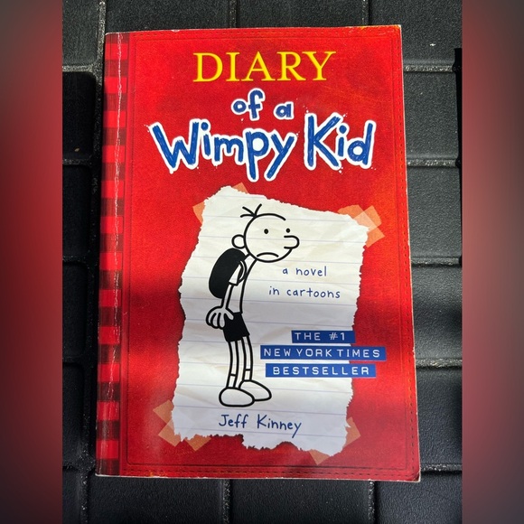 Diary of a wimpy kids books - Picture 3 of 8